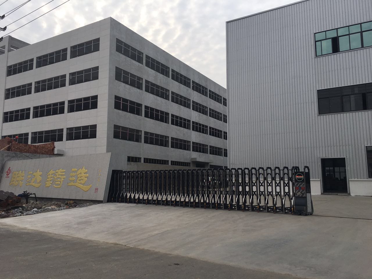 公司領導除夕夜慰問堅守崗位職工