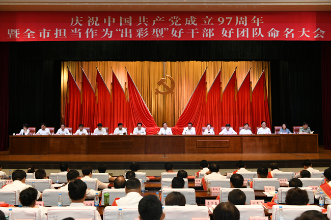 送上黨的關愛　致以節日問候    市領導來公司走訪慰問生活困難黨員