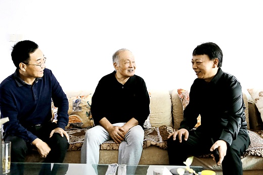 公司領導“雙節”前走訪慰問公司級退休老干部